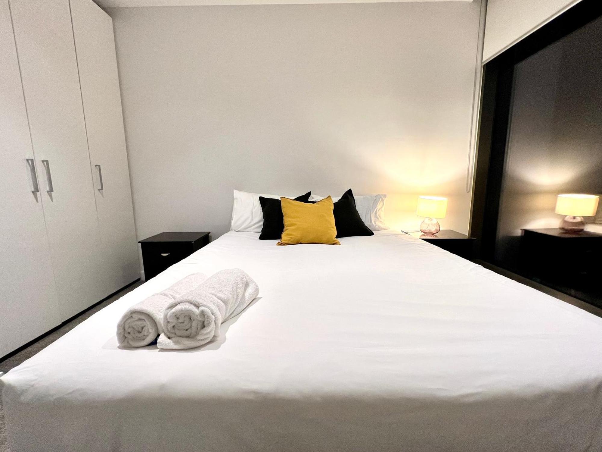 Readyset Apartments At Madison Melbourne City Exterior foto
