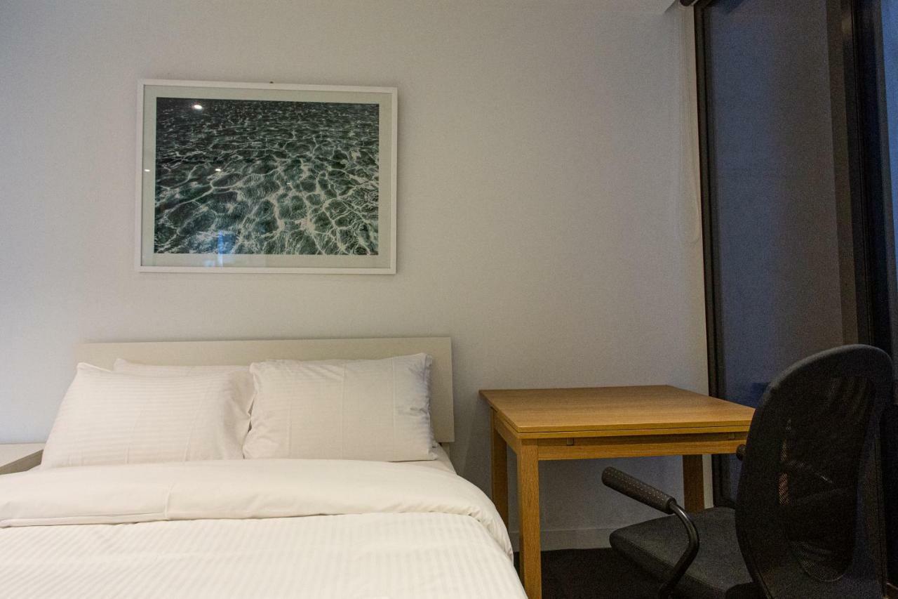 Readyset Apartments At Madison Melbourne City Exterior foto