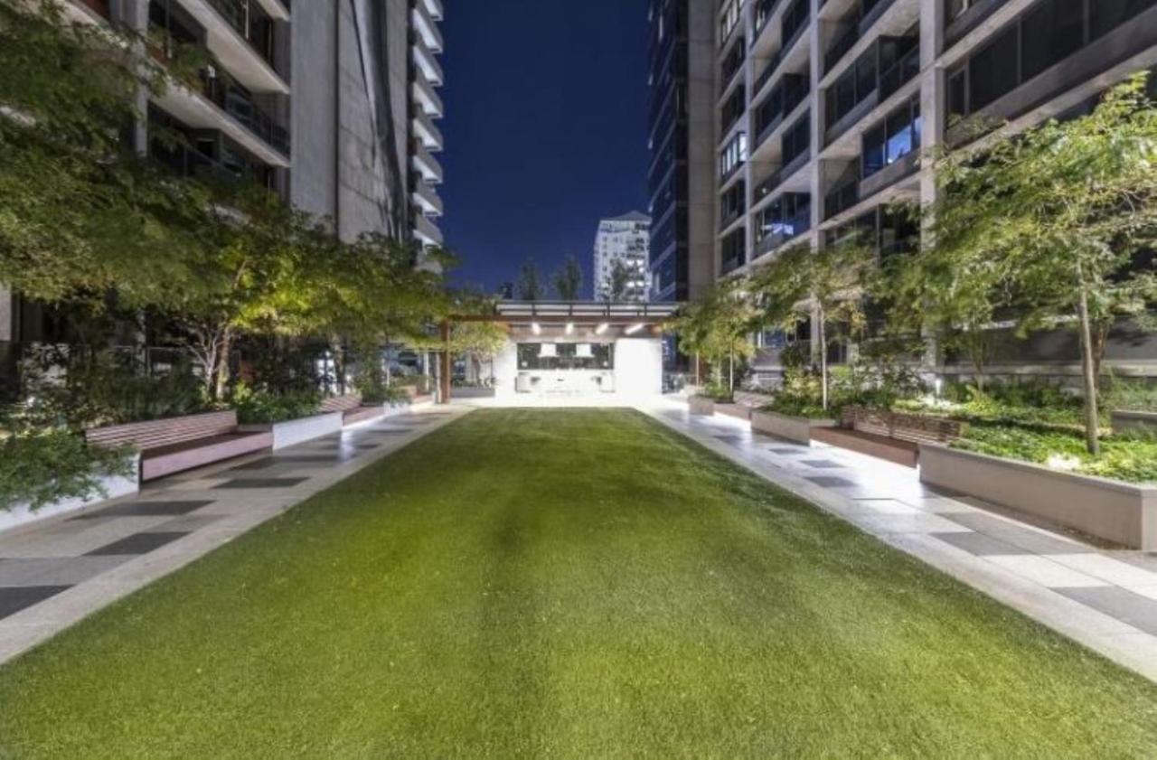 Readyset Apartments At Madison Melbourne City Exterior foto